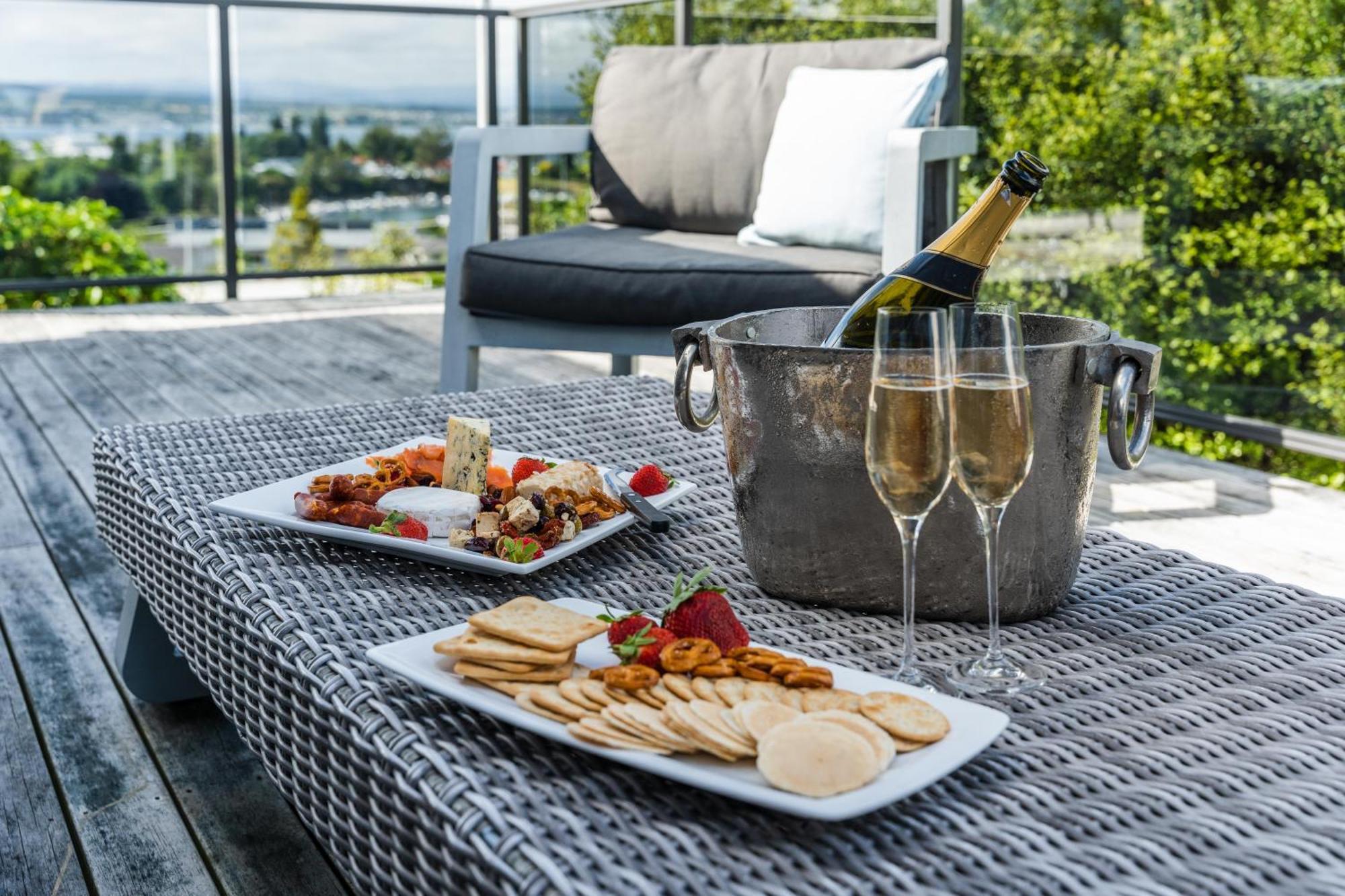 Ngaio Views - Lake Taupo Holiday Home Esterno foto